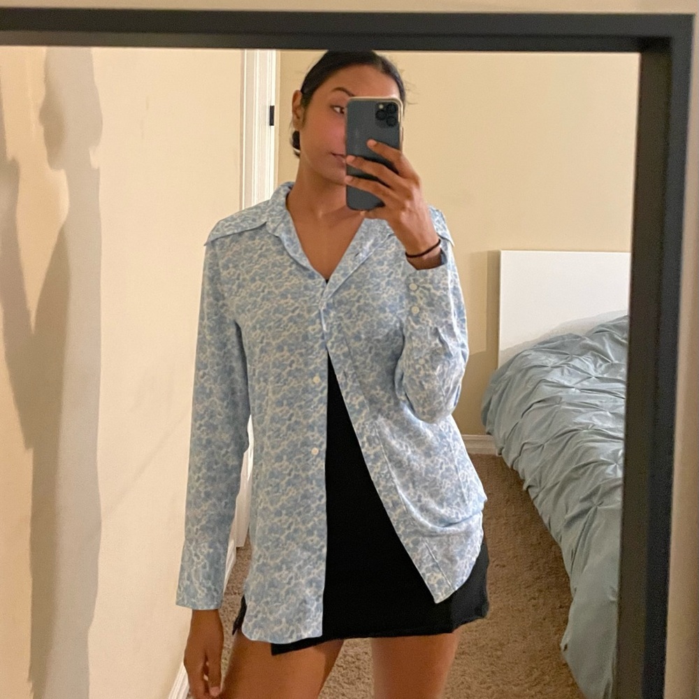 LEVI’S blue floral button up